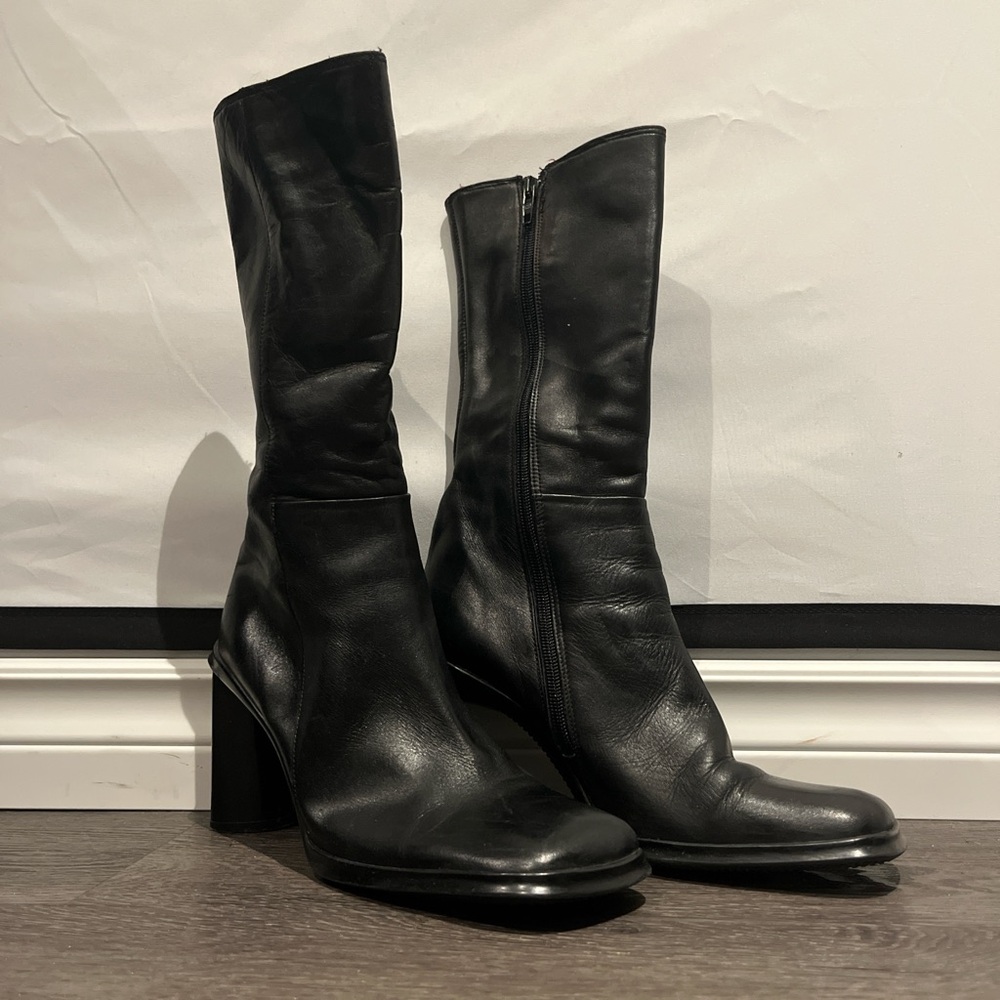 Pegabo Classic Black Leather Mid-Calf Heeled Boots - Picture 3 of 10